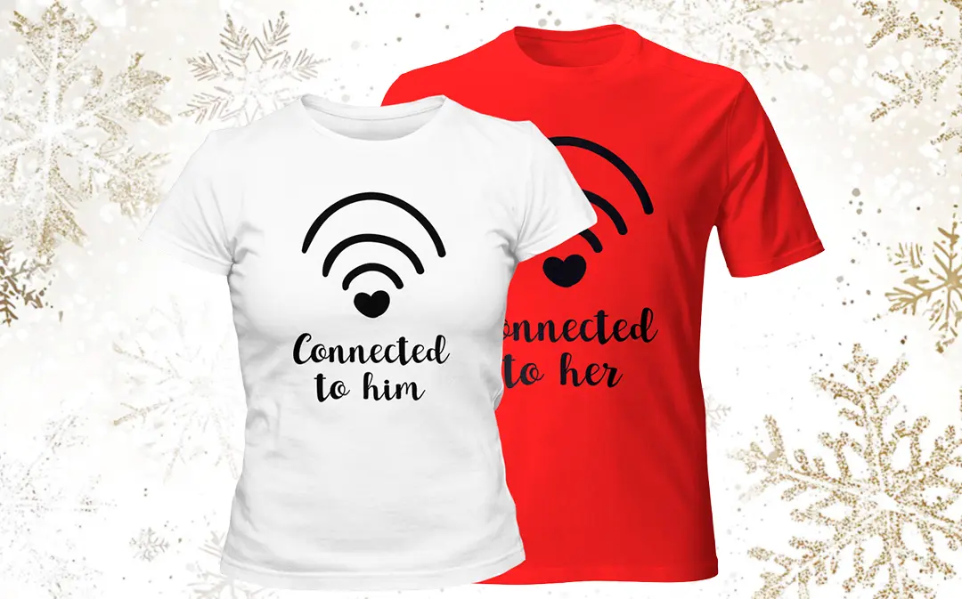 zestaw koszulek dla par z napisem "connected to him/her" i symbolem WiFi na świątecznym tle
