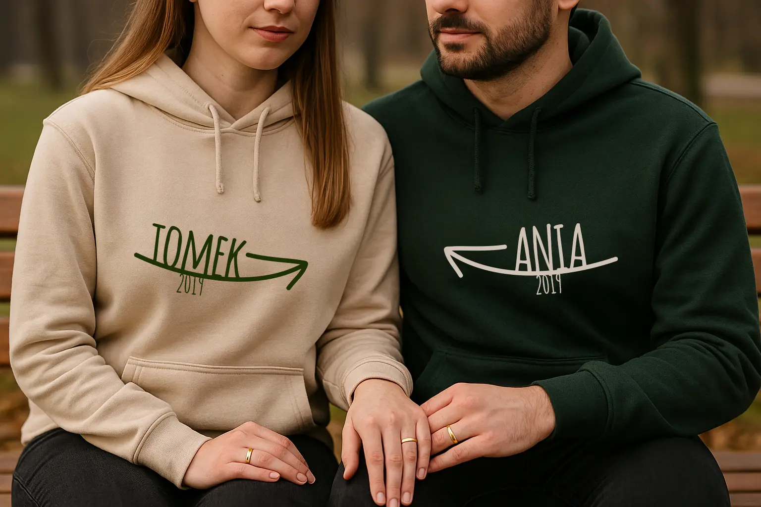 Bluzy matchingowe dla małżeństw ze strzałkami i imionami – Ania i Tomek, subtelna personalizacja datą