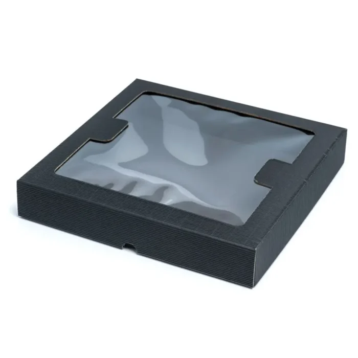 Czarne karbowane pudełko z okienkiem na koszulkę lub bluzę