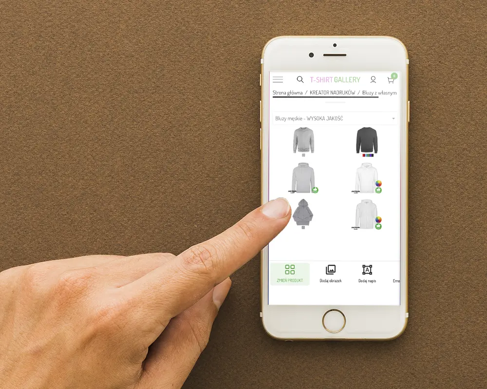 kreator nadruków na bluzach uruchomiony na smartfonie, wybór rodzaju bluzy