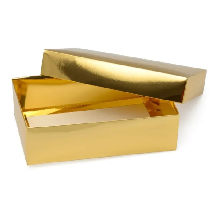 Złote pudełko prezentowe na koszulkę